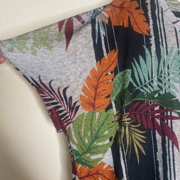 Catherines Womens Tropical Leaf Print Tunic Top 1X Plus V-Neck Asymmetrical Hem - Picture 5 of 11